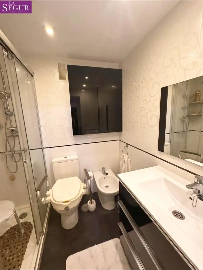 Baño de Piso en venta en Cádiz con Calefacción