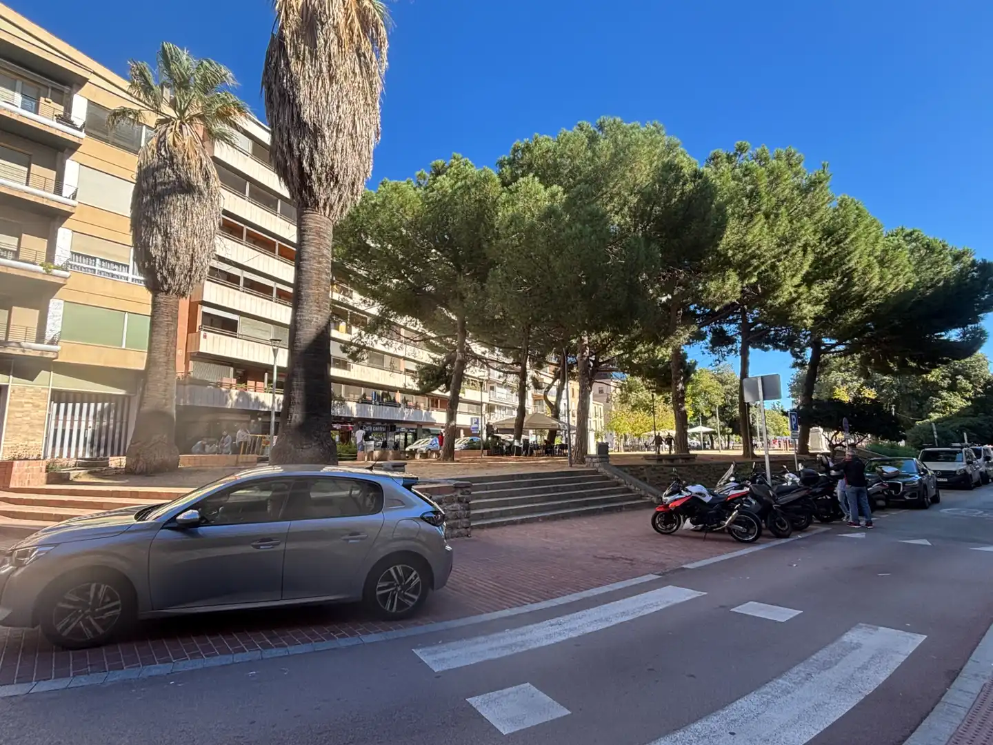 Außenansicht von Erdgeschoss zum Verkauf in Terrassa mit Klimaanlage, Heizung und Privatgarten