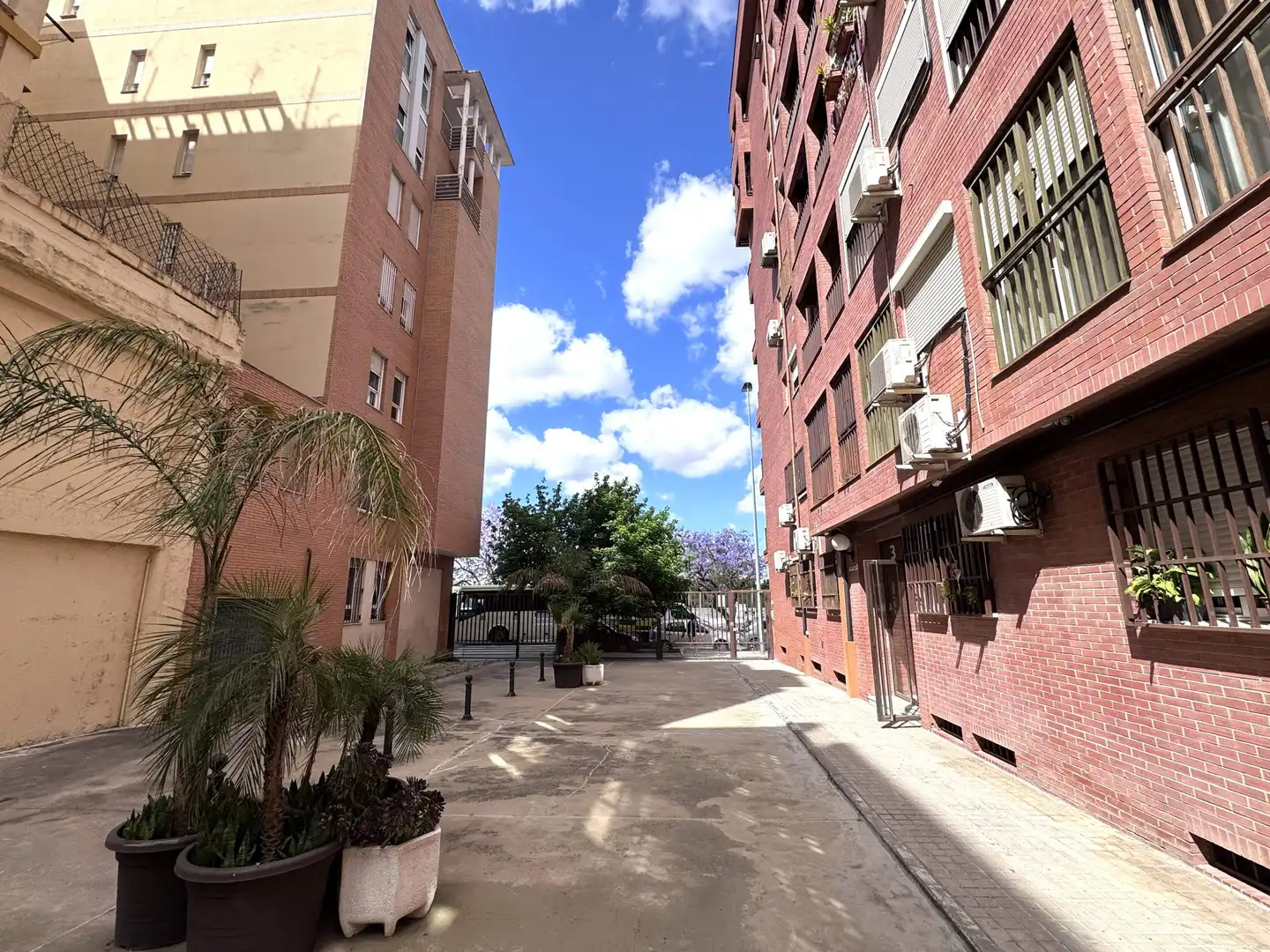 Vista exterior de Pis en venda en Sevilla amb Terrassa i Traster