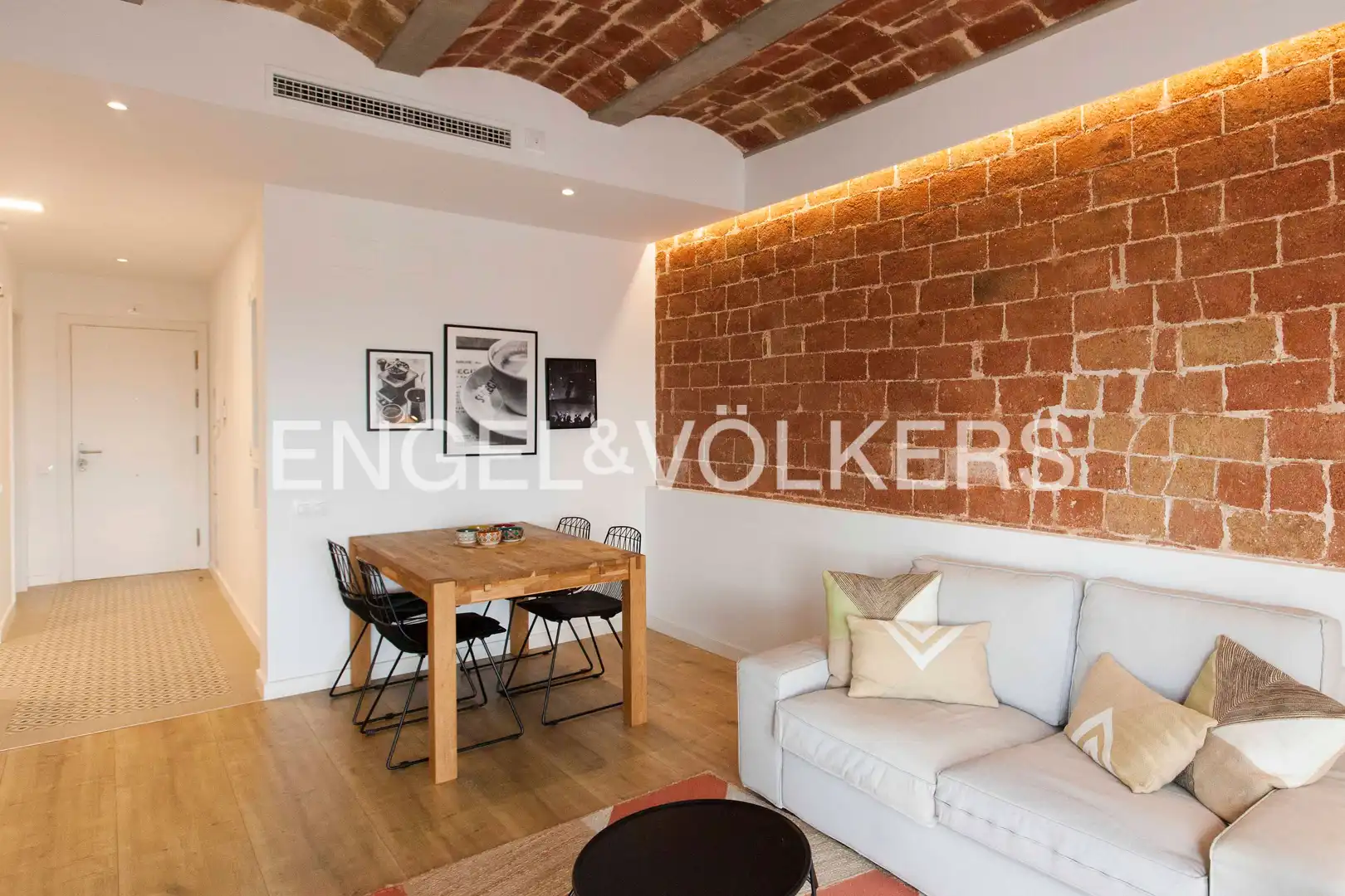 Sala d'estar de Pis en venda en Barcelona amb Aire condicionat, Calefacció i Parquet