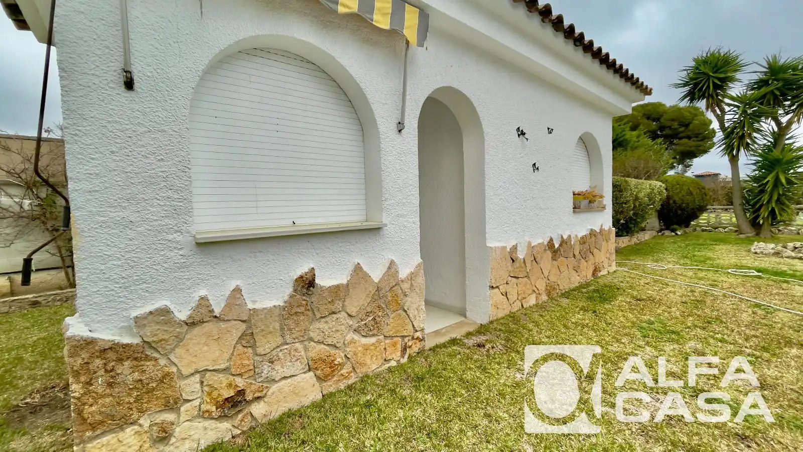 Exterior view of Houses for sale in Canyelles
