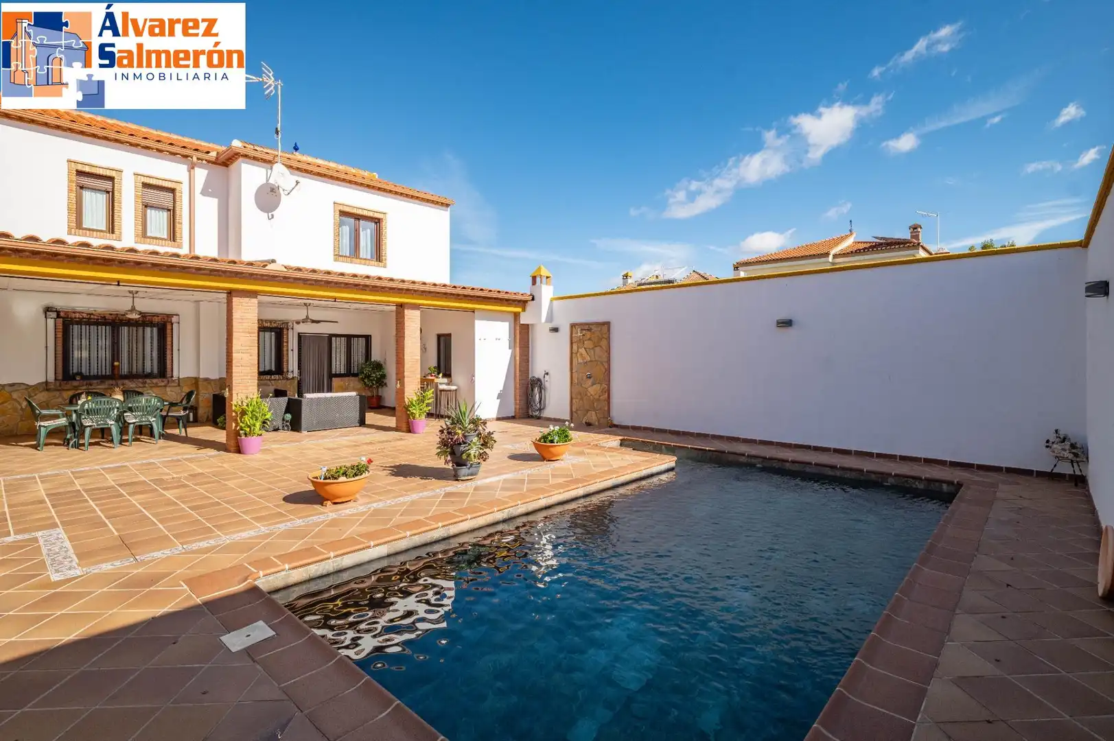 Vista exterior de Casa o xalet en venda en Albolote amb Aire condicionat, Calefacció i Terrassa