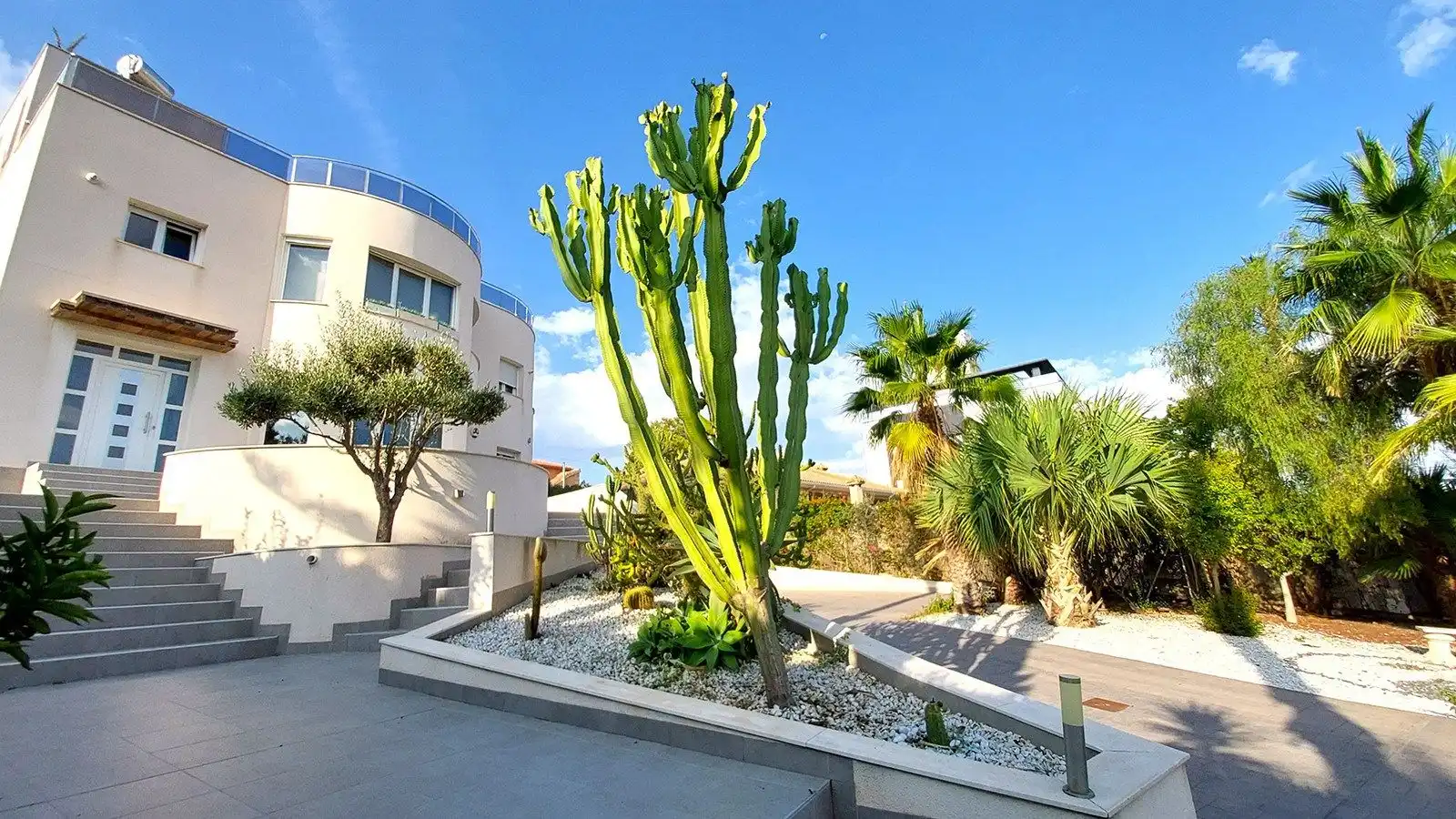 Chalet con piscina en venta en Los Balcones - Los Altos, imagen 2