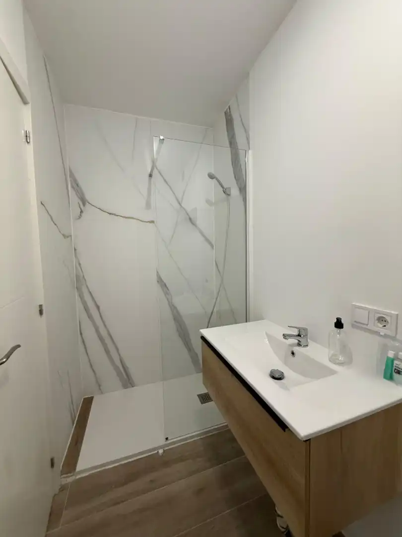 Bany de Pis en venda en Lugo amb Calefacció, Parquet i Terrassa