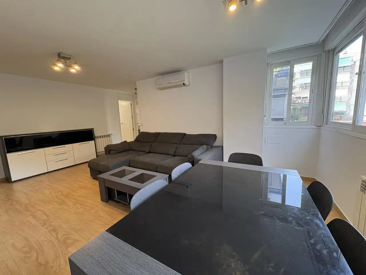 Living room of Flat for rent in Madrid  with Air Conditioner, Heating and Furnished