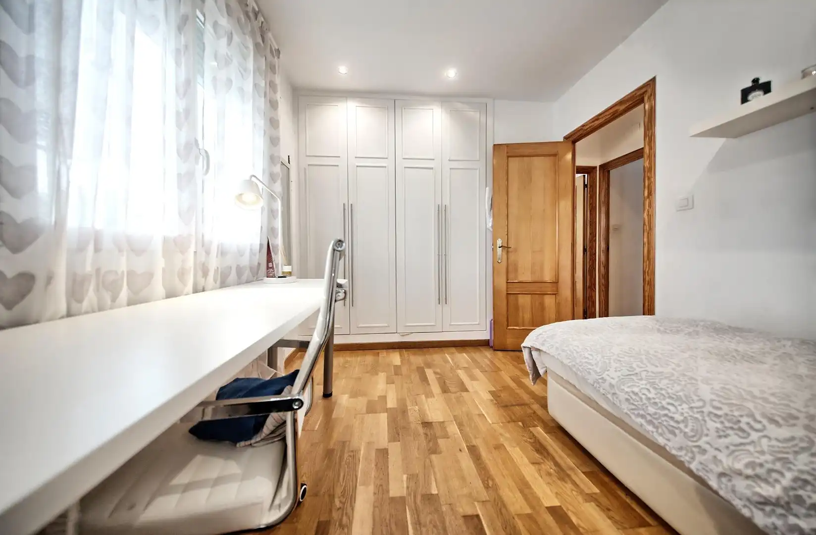 Habitación de Casa o chalet en venta en Paterna con Aire acondicionado, Calefacción y Jardín privado