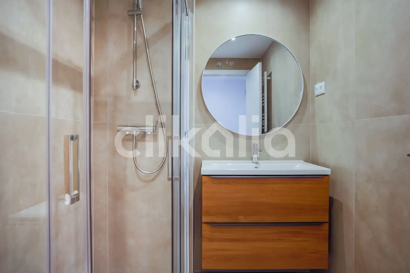 Bathroom of Flat for sale in Alcobendas  with Air Conditioner, Heating and Terrace