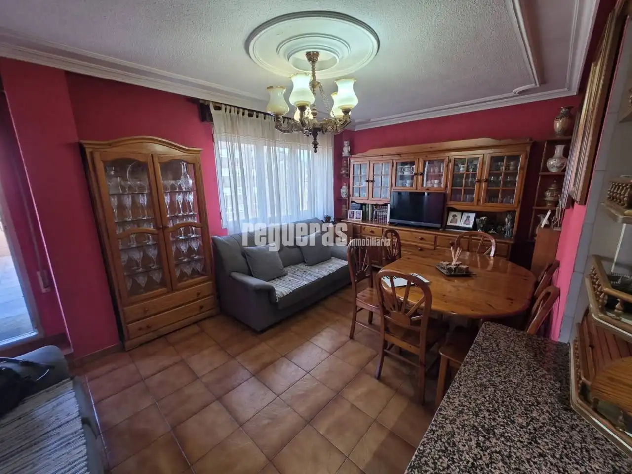 Sala de estar de Ático en venta en Avilés con Calefacción, Parquet y Terraza