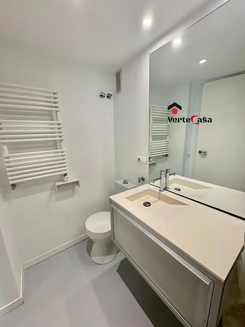 Badezimmer von Wohnung zur Miete in Valencia mit Klimaanlage, Heizung und Balkon