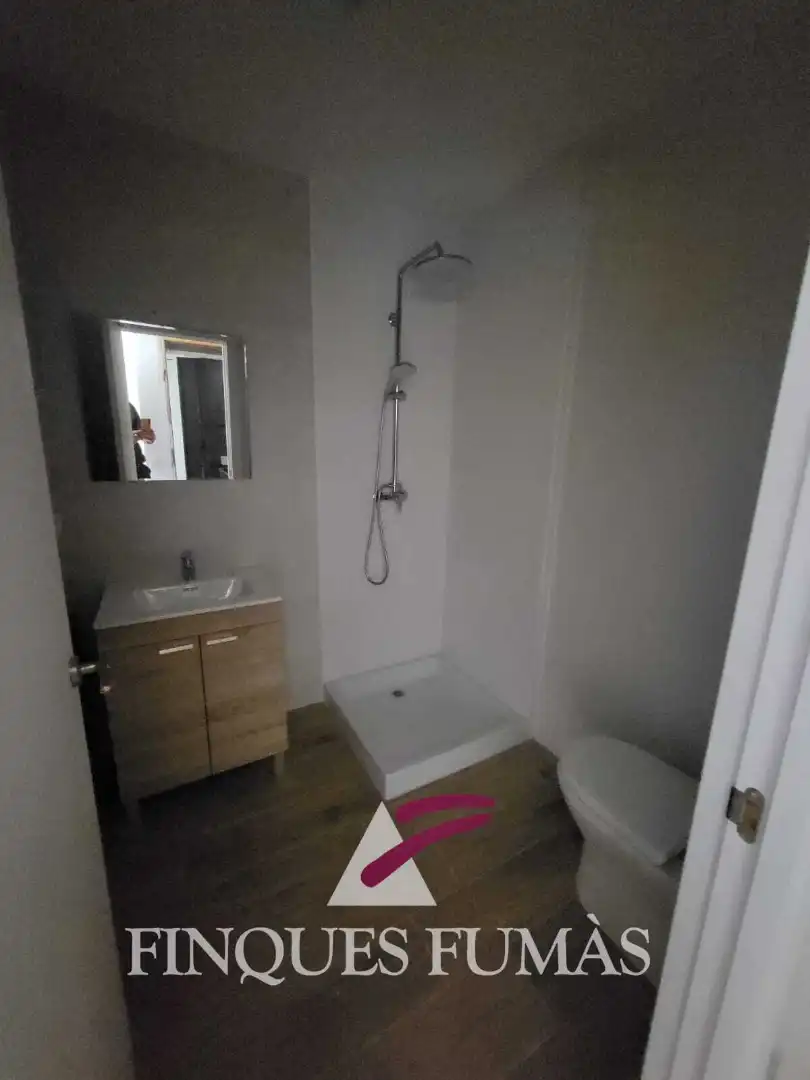 Bathroom of Flat for rent in Bellpuig  with Air Conditioner, Heating and Terrace
