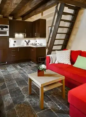 Sala d'estar de Finca rústica en venda en Majaelrayo amb Jardí privat, Traster i Moblat