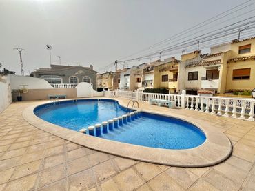 Xalet amb piscina en venda a Los Balcones - Los Altos