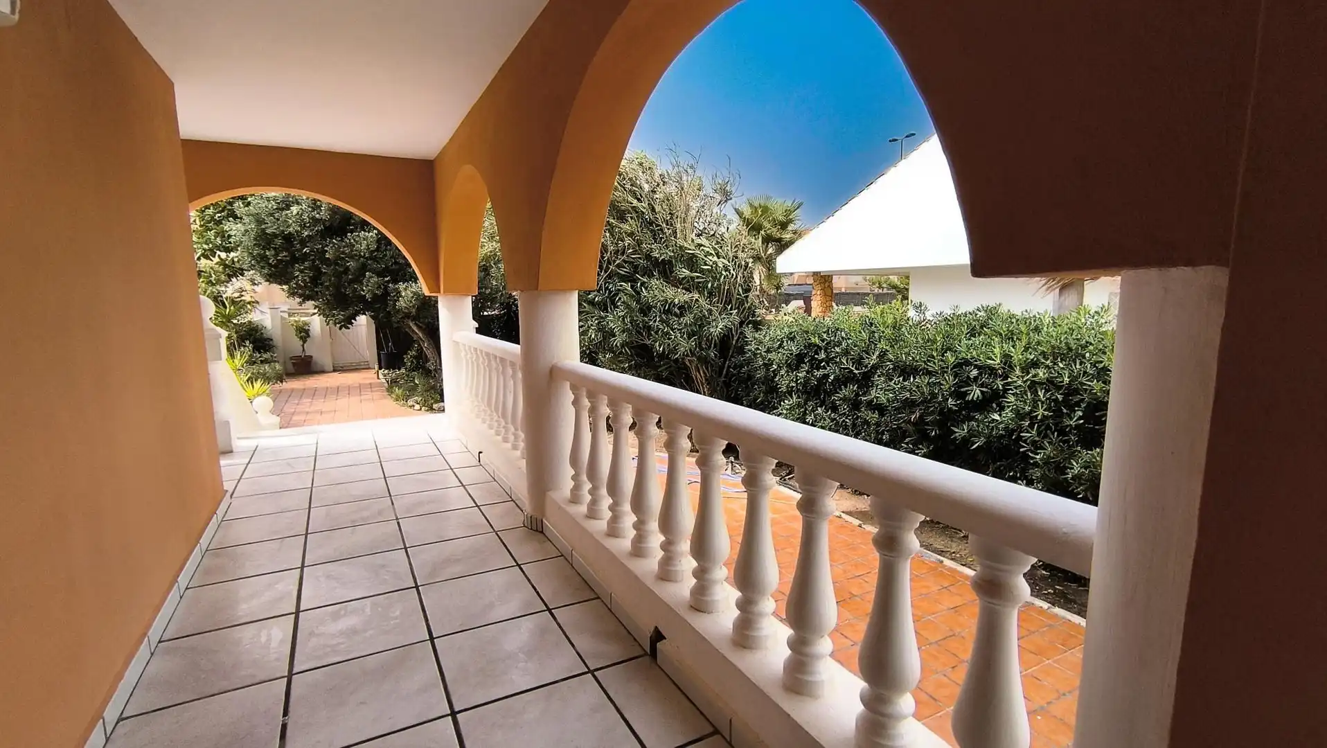 Terrasse von Einfamilien-Reihenhaus zum Verkauf in La Manga del Mar Menor mit Terrasse