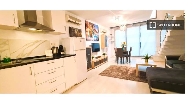 Piso en Alquiler en Virgen del Cortijo - Manoteras