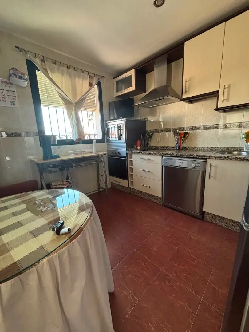 Cuina de Casa adosada en venda en Olivenza amb Terrassa i Balcó