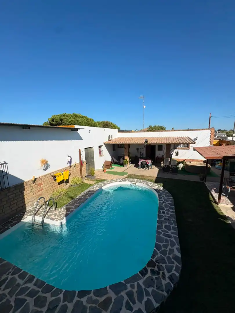 Piscina de Casa o xalet en venda en Sanlúcar de Barrameda amb Jardí privat, Piscina i Moblat