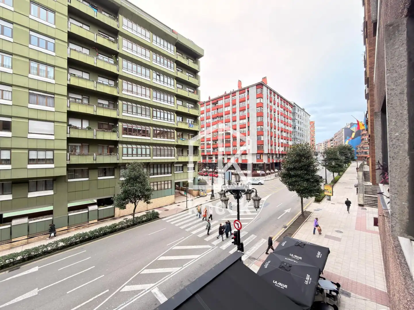 Vista exterior de Pis en venda en Oviedo  amb Calefacció, Parquet i Traster