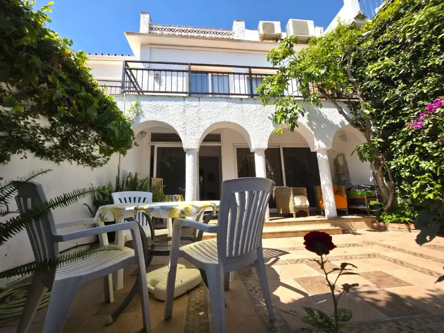 Terrassa de Casa adosada en venda en Marbella amb Aire condicionat i Balcó
