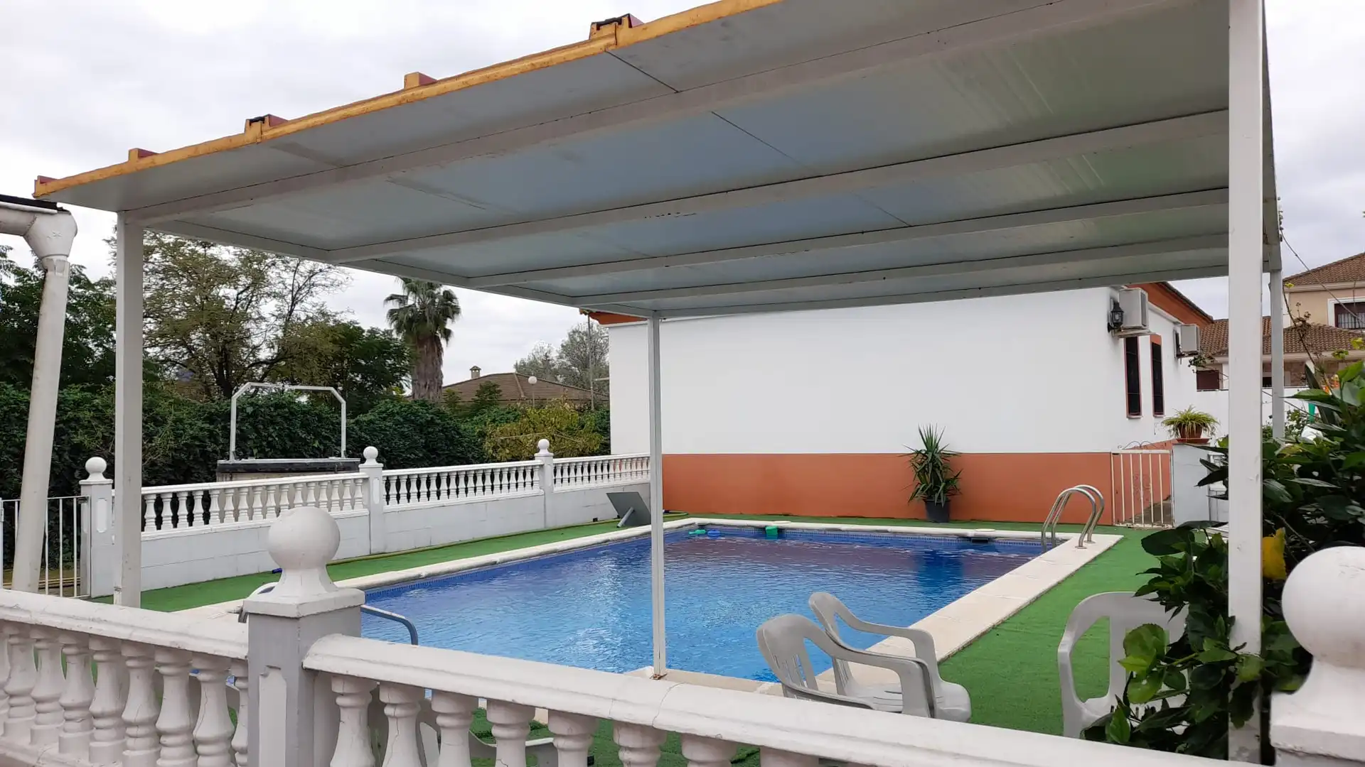 Swimming pool of Houses for sale in Córdoba  with Air Conditioner, Heating and Private garden