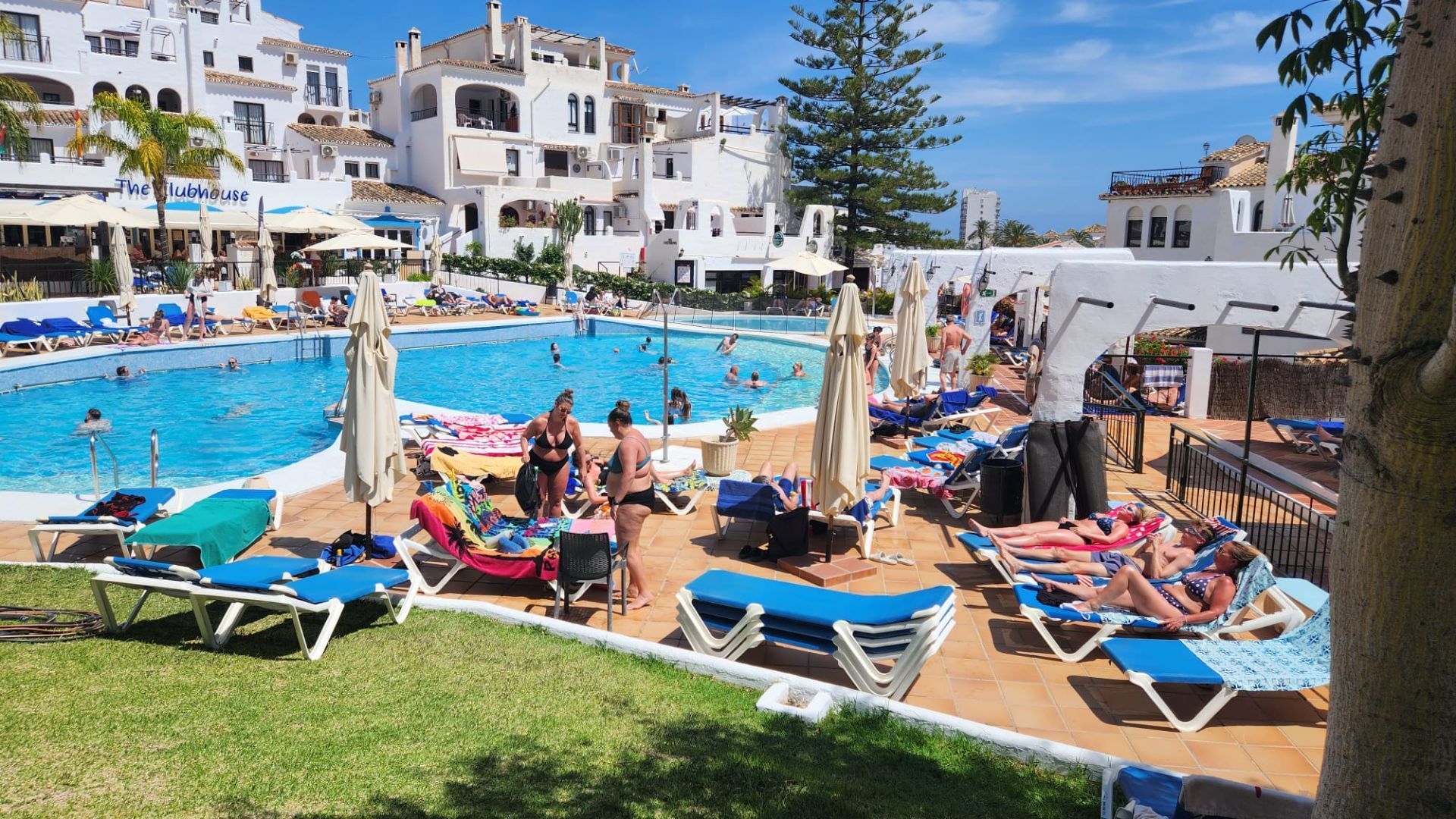 Vista exterior de Apartament en venda en Benalmádena amb Aire condicionat, Calefacció i Terrassa