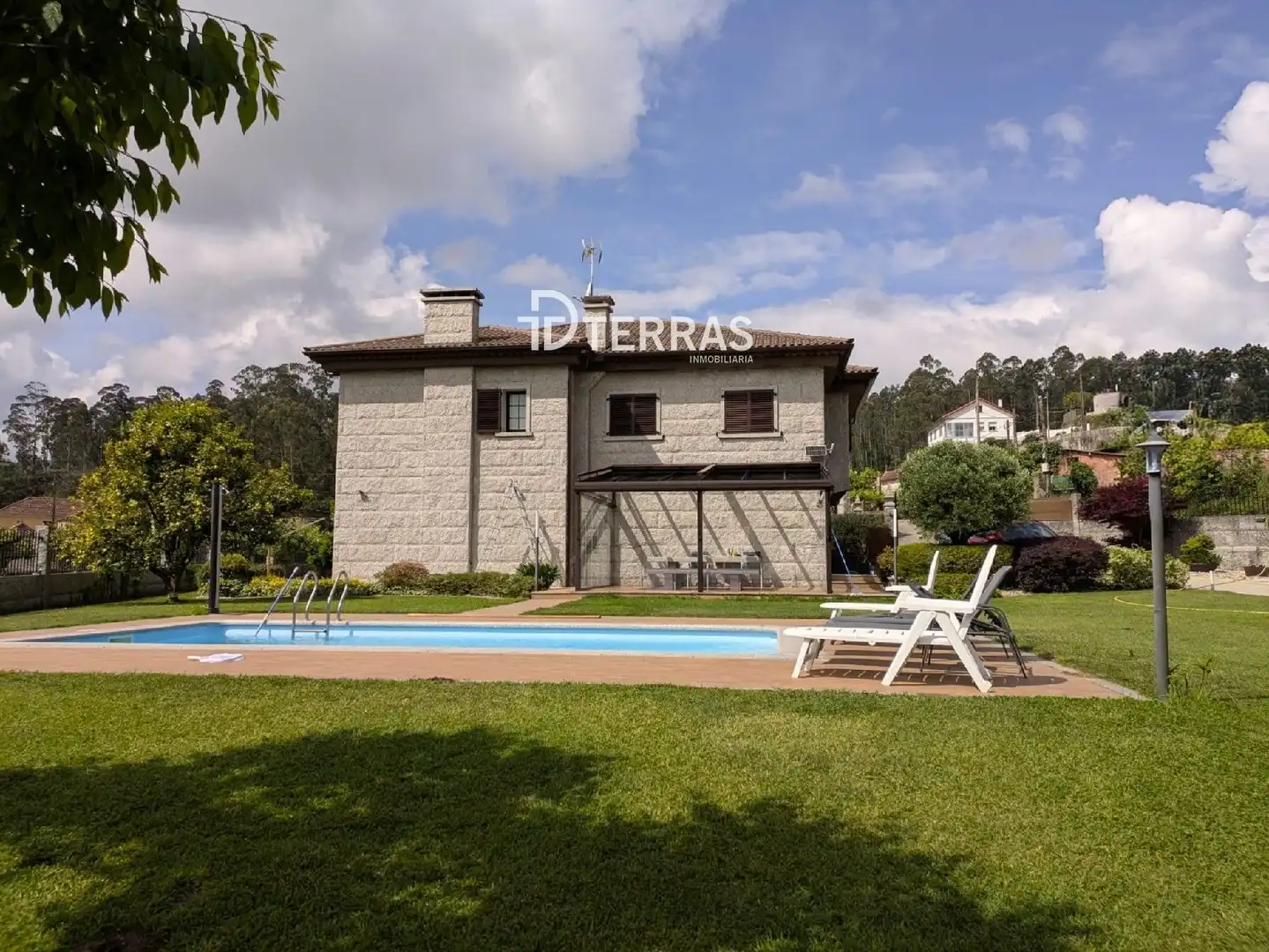 Piscina de Casa o xalet en venda en Barro amb Calefacció, Jardí privat i Traster