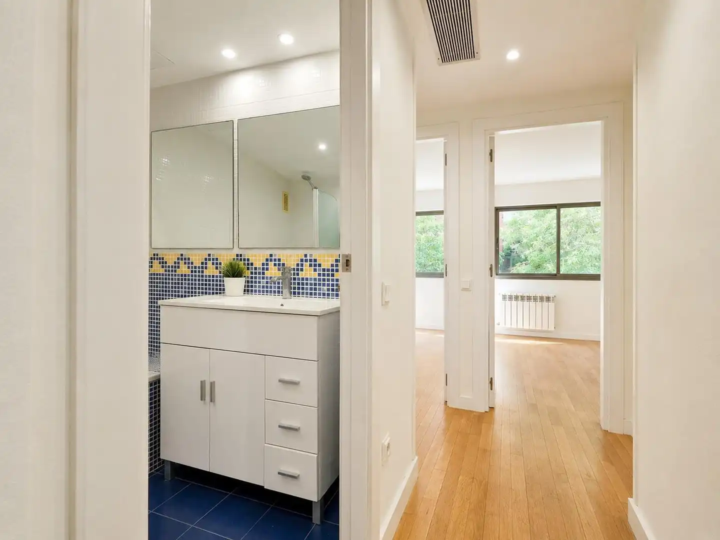 Badezimmer von Wohnung zum Verkauf in Barcelona mit Klimaanlage, Heizung und Terrasse