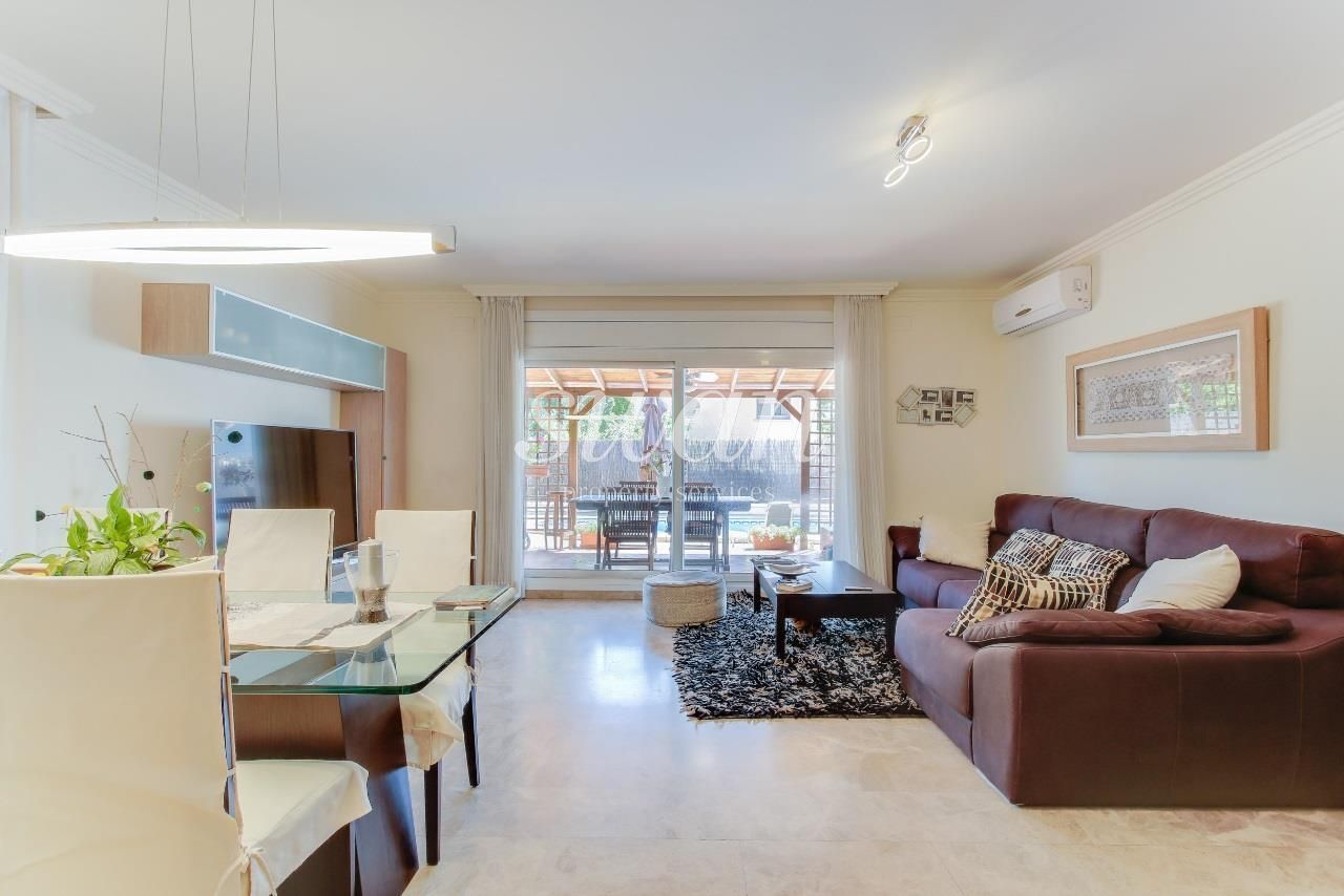 Living room of House or chalet for rent in Sant Cugat del Vallès  with Air Conditioner, Heating and Storage room