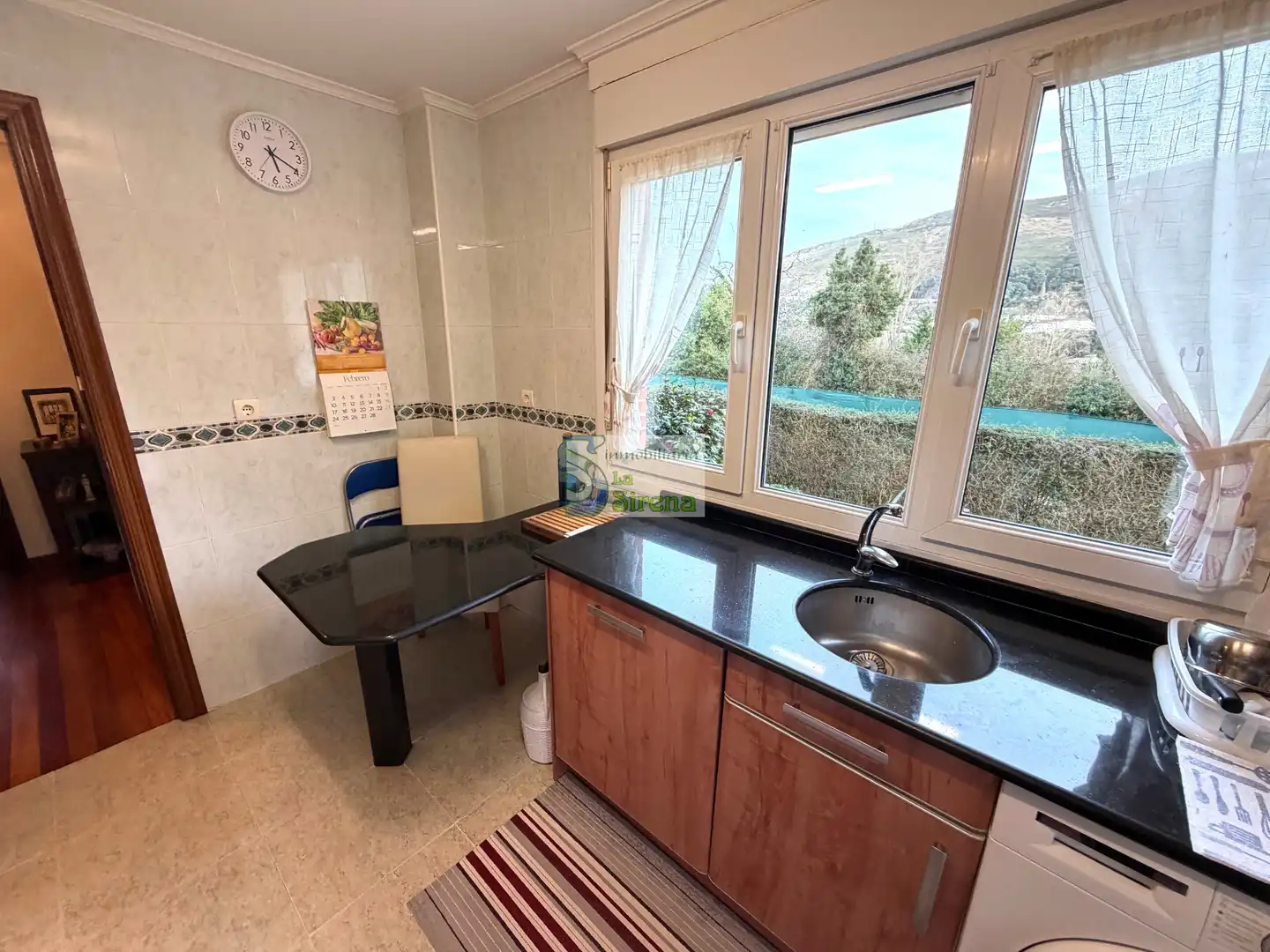 Cuina de Casa o xalet en venda en Castro-Urdiales amb Calefacció, Jardí privat i Terrassa