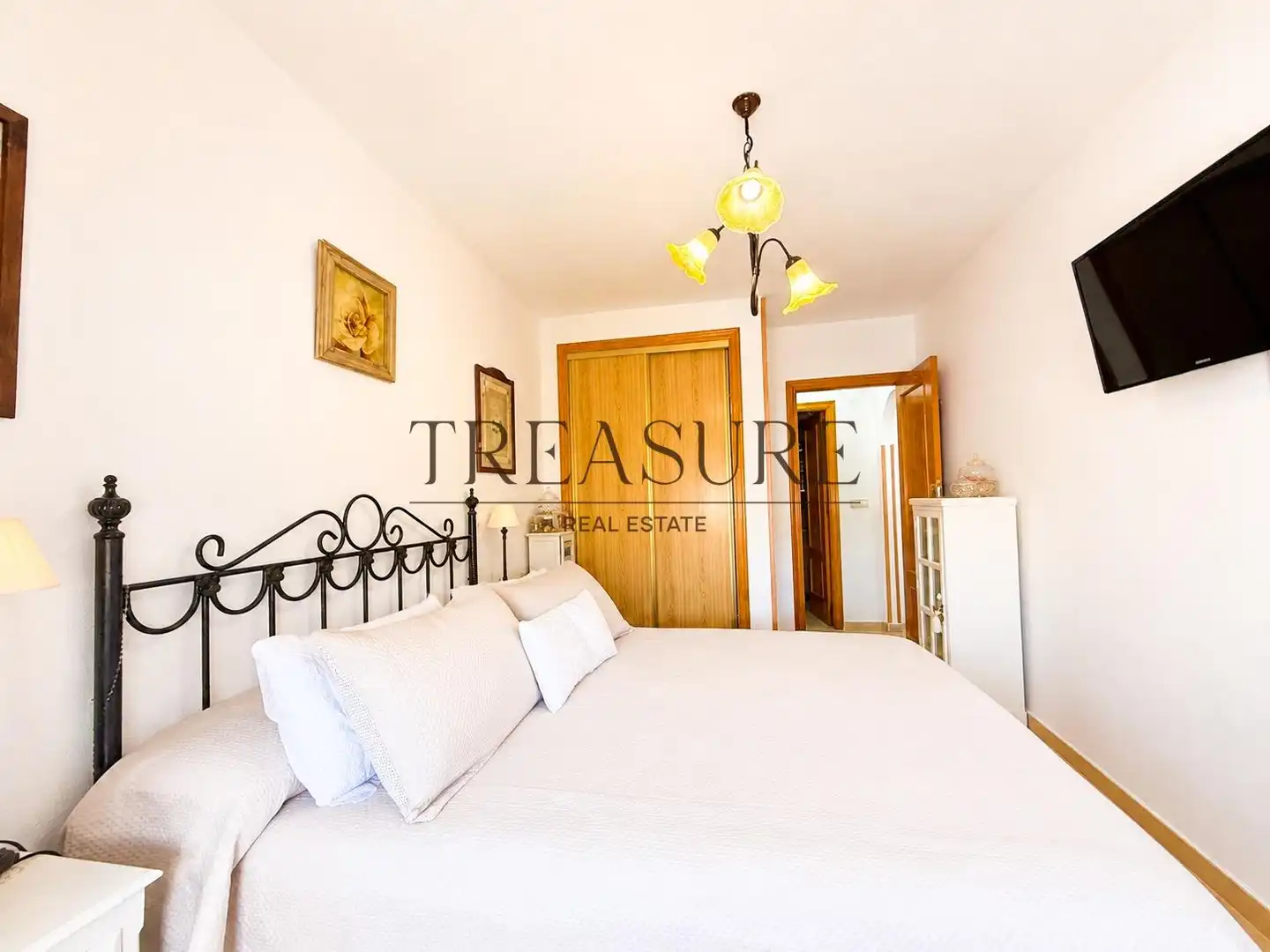 Bedroom of Flat for sale in Cartagena  with Air Conditioner, Balcony and Community pool