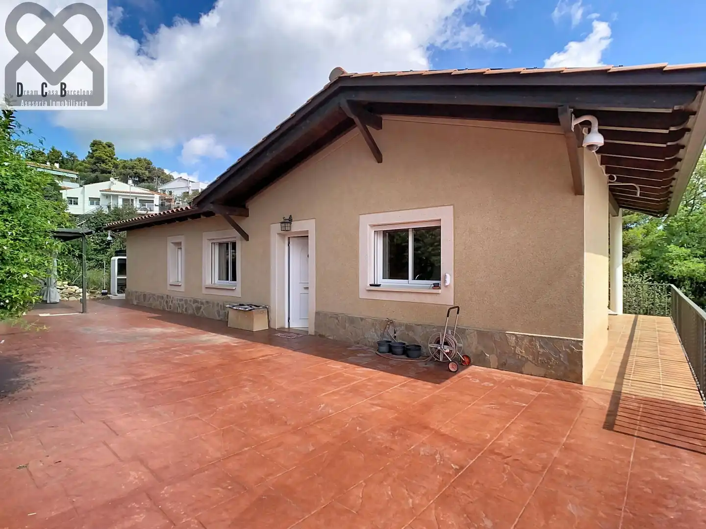 Vista exterior de Casa o xalet en venda en Corbera de Llobregat, Barcelona