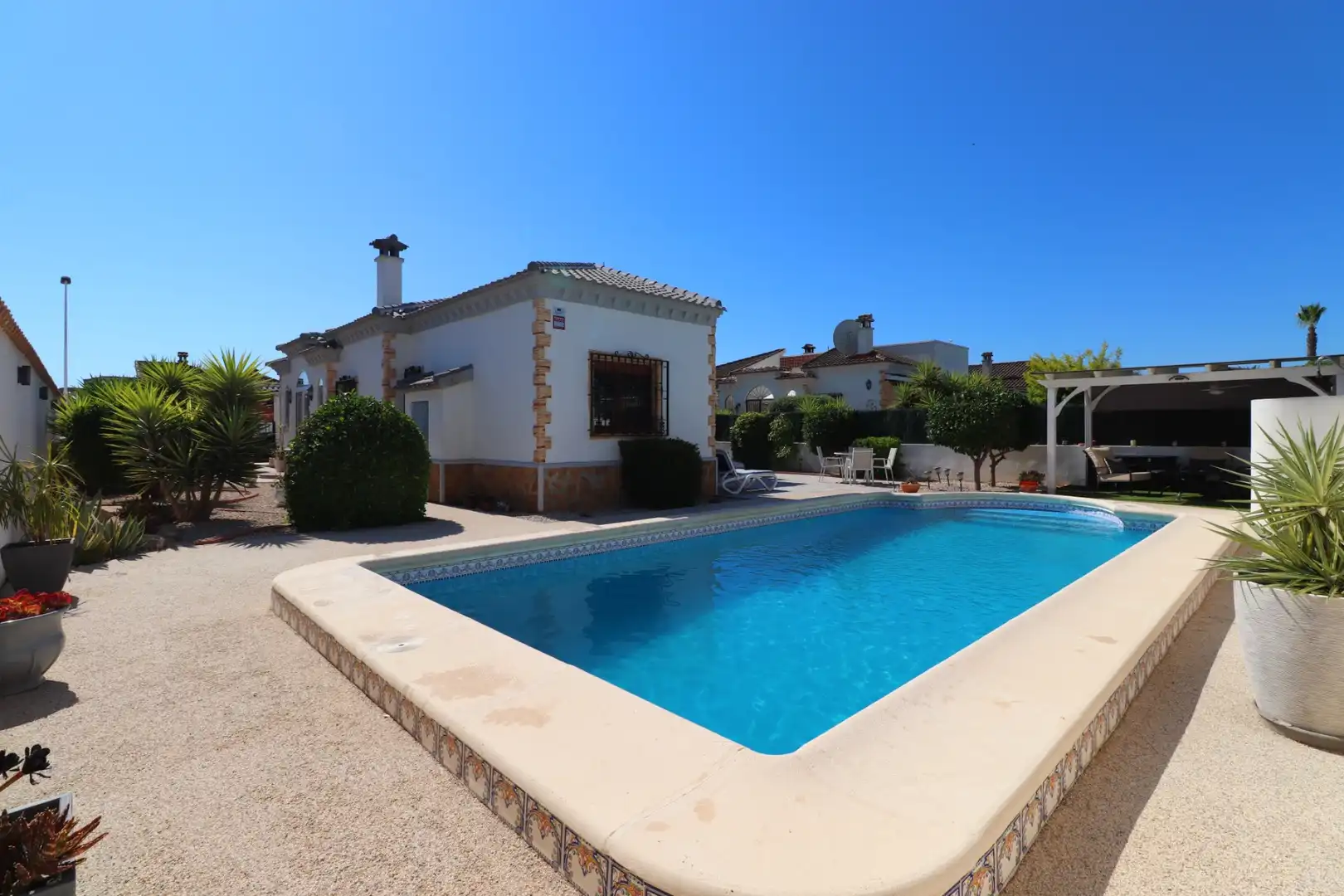 Vista exterior de Casa o chalet en venta en Formentera del Segura con Terraza y Piscina