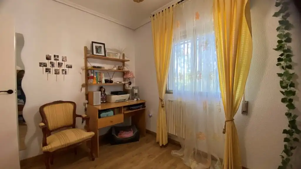 Dormitori de Casa o xalet en venda en Cadalso de los Vidrios amb Aire condicionat, Calefacció i Jardí privat