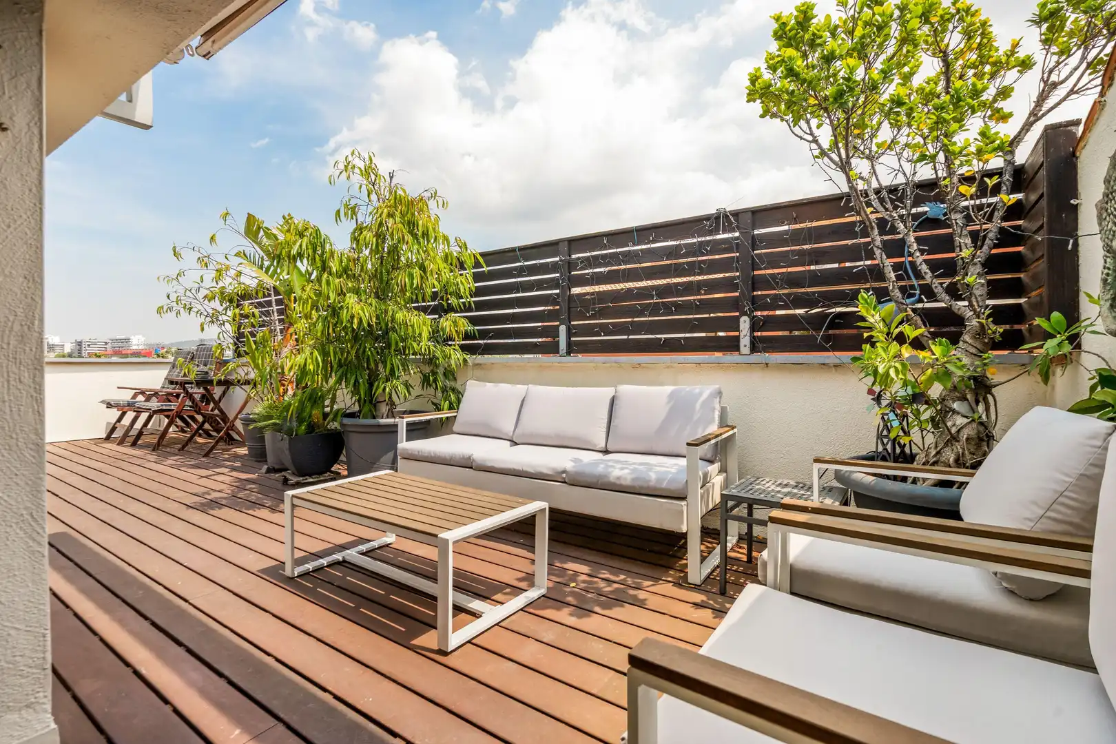Terrassa de Apartament en venda en Sant Joan Despí amb Aire condicionat i Piscina comunitària