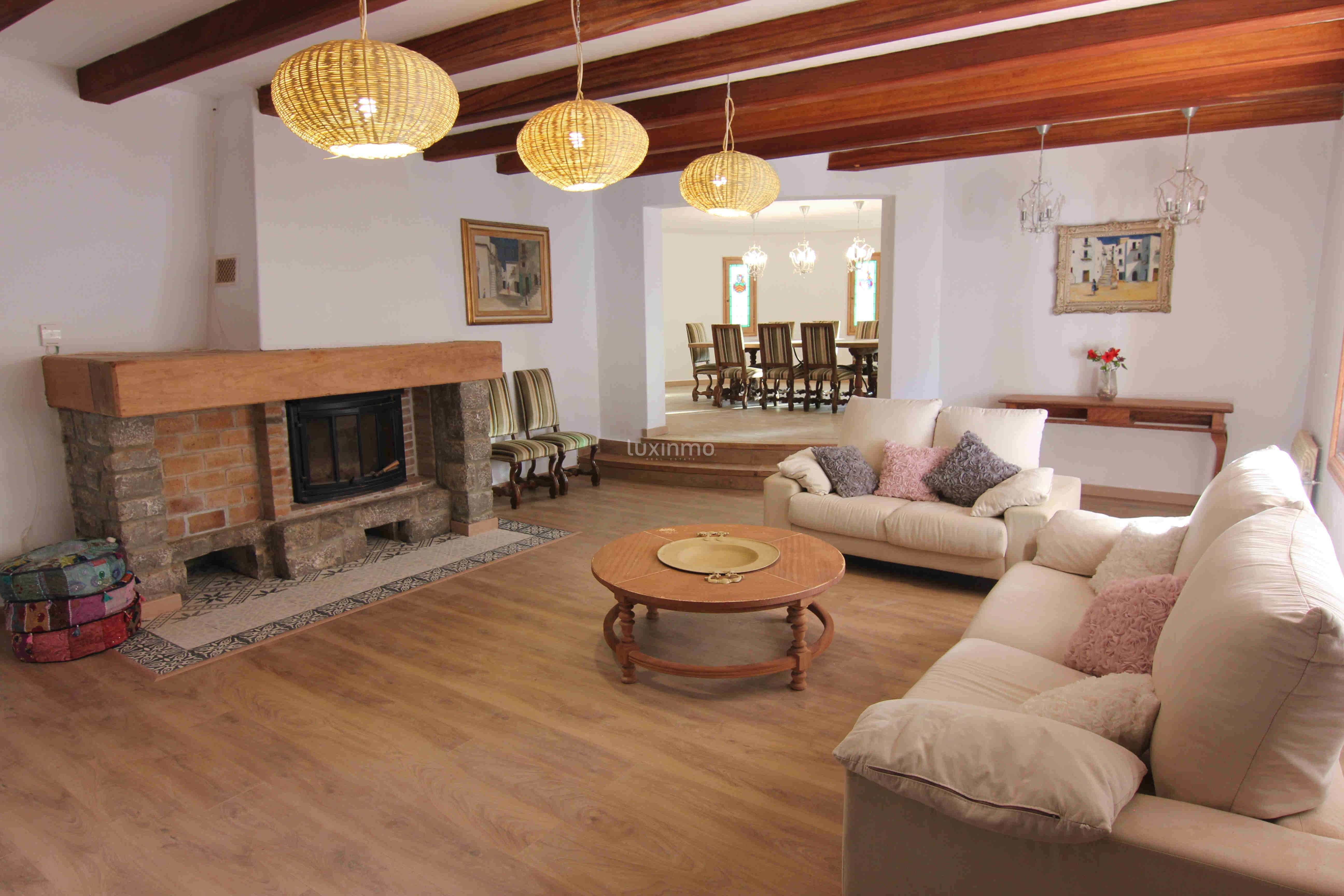 Sala d'estar de Casa o xalet en venda en Sant Antoni de Portmany amb Jardí privat, Terrassa i Piscina comunitària