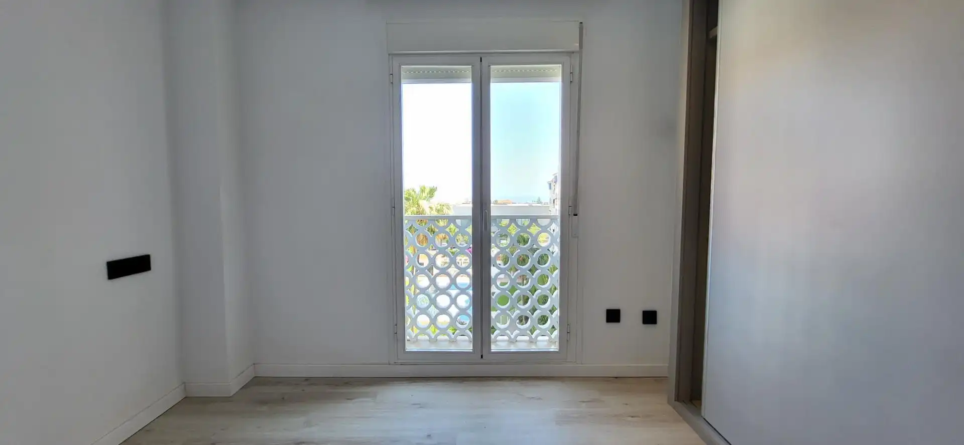 Terrasse von Wohnungen zum Verkauf in Marbella mit Privatgarten und Gemeinschaftspool