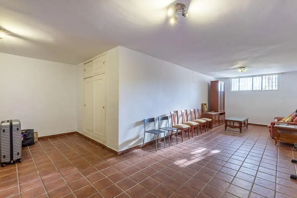 Casa adosada en venta en Motril con Terraza y Alarma