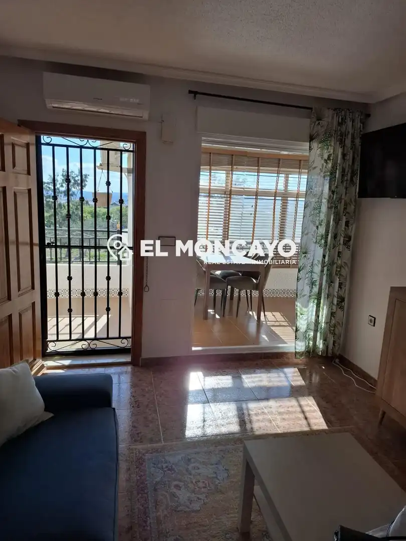 Vista exterior de Casa o xalet en venda en Orihuela amb Aire condicionat, Calefacció i Jardí privat