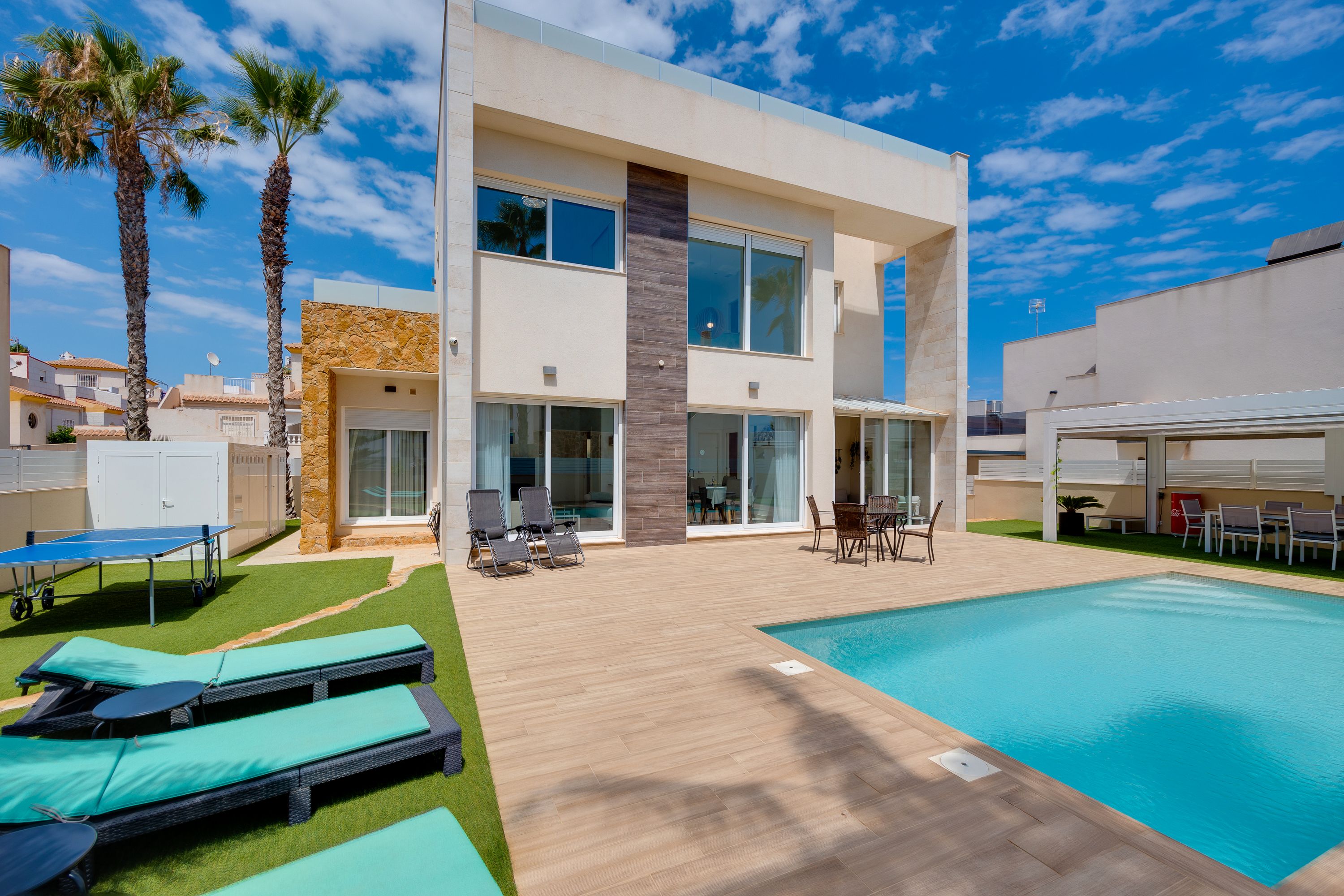 Exterior view of Country house for sale in Torrevieja  with Air Conditioner, Heating and Private garden