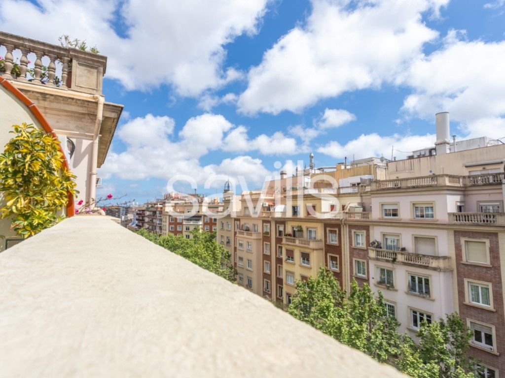 Exterior view of Attic for sale in  Barcelona Capital  with Terrace