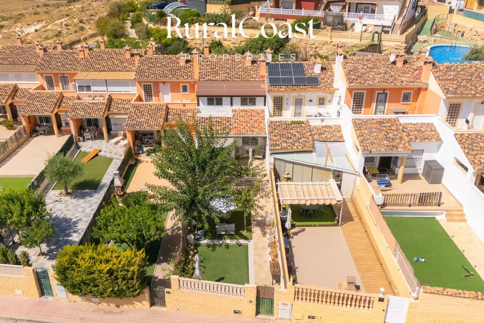 Vista exterior de Casa adosada en venda en Mutxamel amb Aire condicionat, Calefacció i Jardí privat