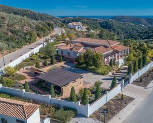 Exterior view of House or chalet for sale in Benahavís  with Air Conditioner, Terrace and Swimming Pool