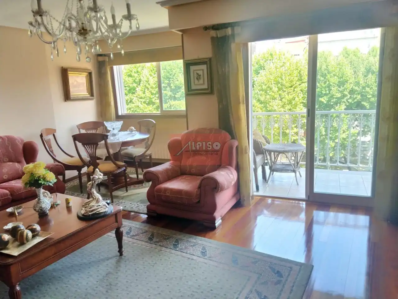 Sala d'estar de Dúplex en venda en Ourense Capital  amb Calefacció, Parquet i Moblat