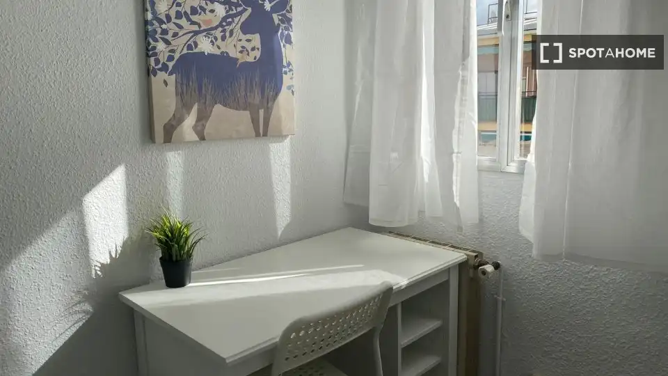 Bedroom of Flat for rent in Madrid  with Air Conditioner, Heating and Furnished