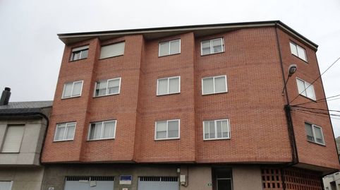 Inmueble de 97m2 completamente amueblado ubicado en A Rúa de Valdeorras, en una zona tranquila, con fácil aparcamiento y con vista