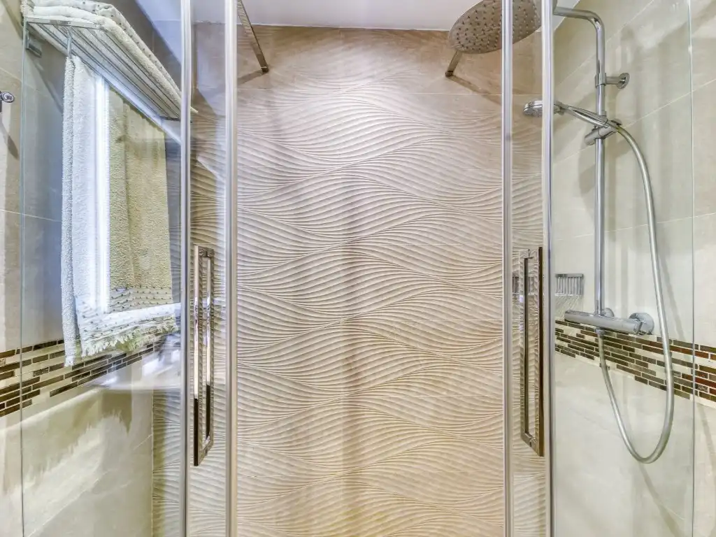 Bathroom of Flat for sale in Figueres  with Air Conditioner