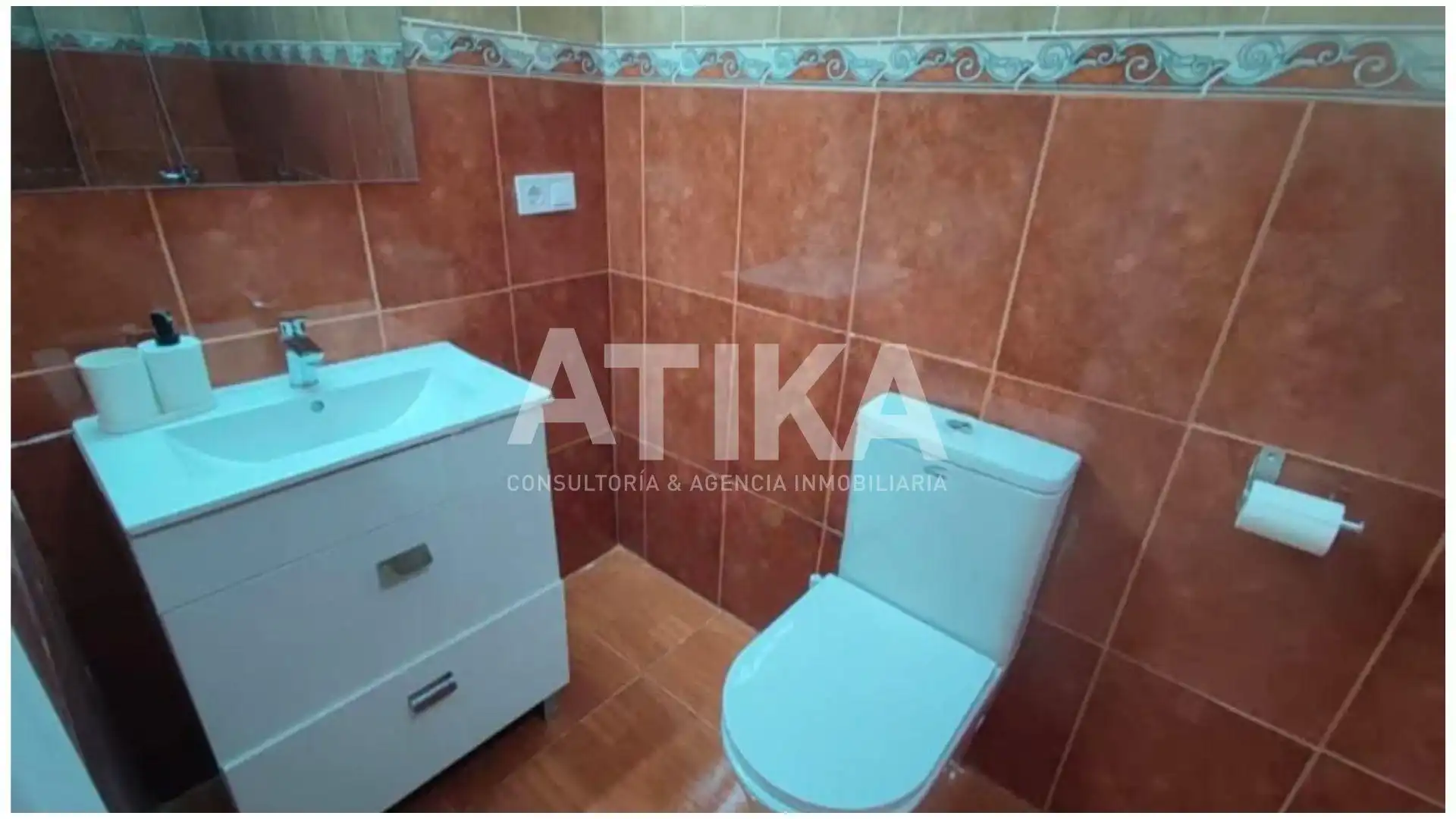Bathroom of Flat for share in Ontinyent  with Air Conditioner, Heating and Parquet flooring