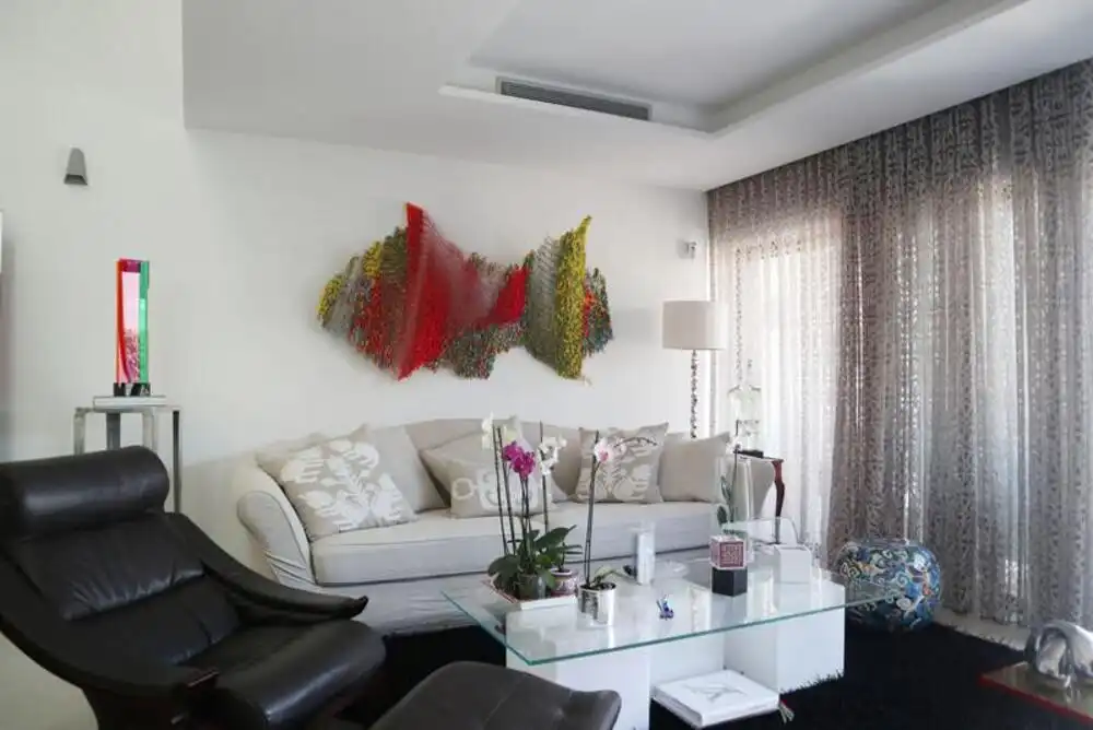 Sala d'estar de Casa adosada de lloguer en Estepona amb Aire condicionat, Jardí privat i Terrassa