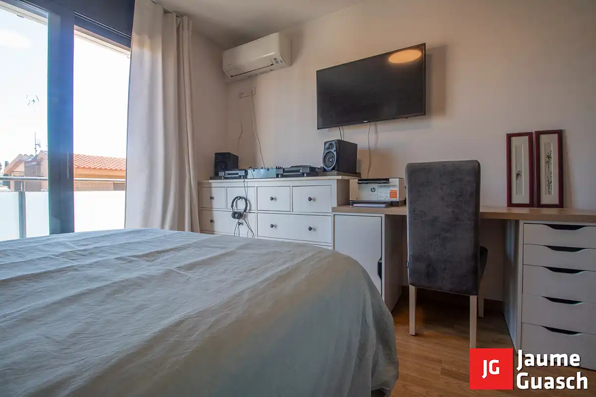 Schlafzimmer von Wohnung zum Verkauf in Torredembarra mit Klimaanlage, Heizung und Parkett