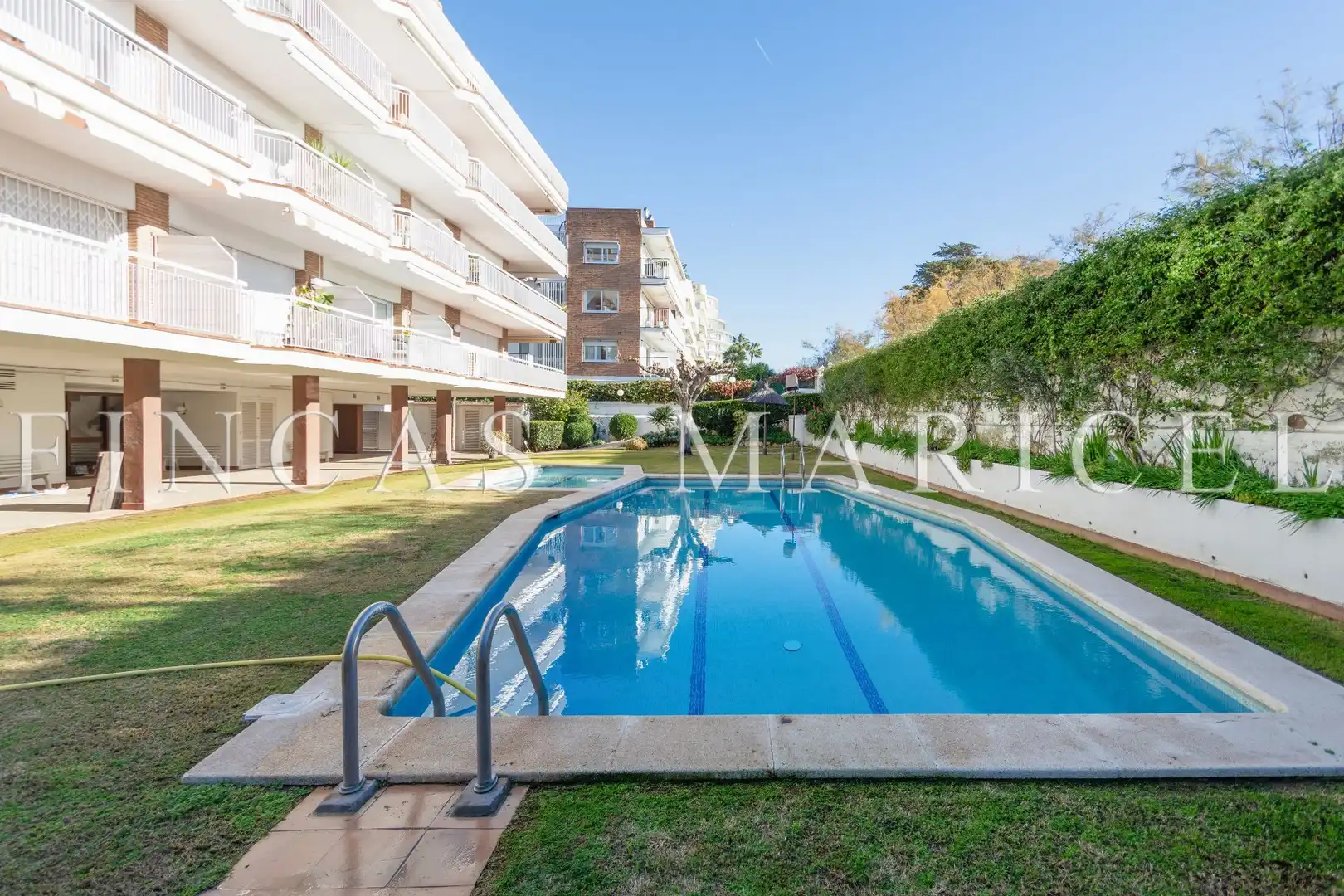 Swimming pool of Flat for sale in Sitges  with Air Conditioner, Heating and Terrace