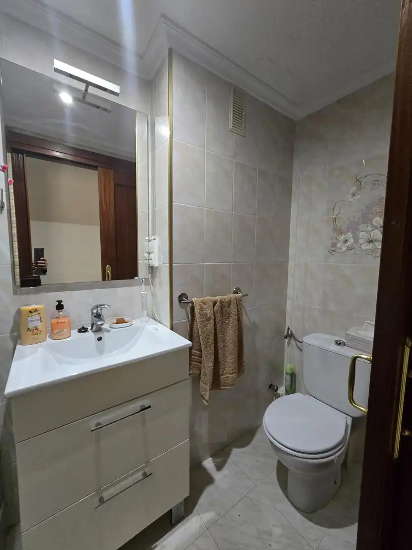 Badezimmer von Wohnung zum Verkauf in Valencia mit Klimaanlage und Balkon